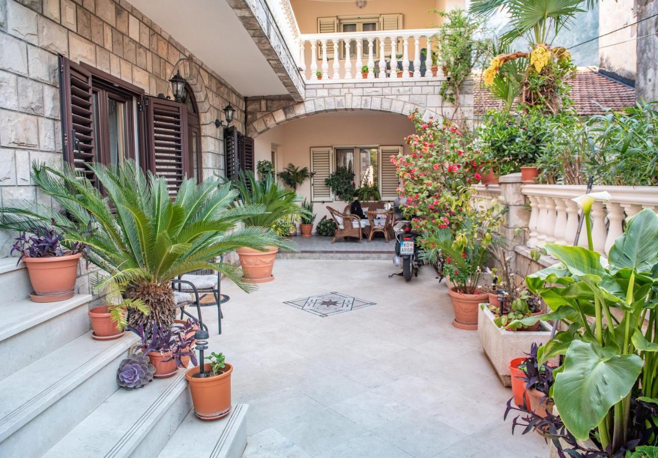 S&P City Center Apartments Kotor Exterior foto